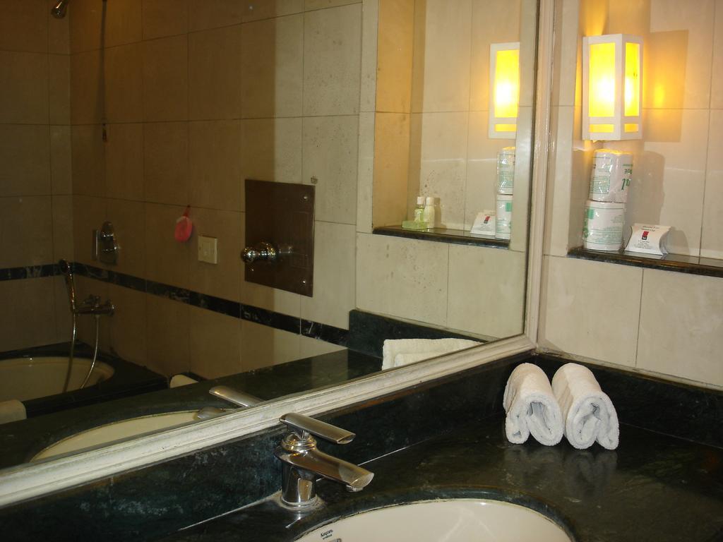 J'S Inn New Delhi Luaran gambar